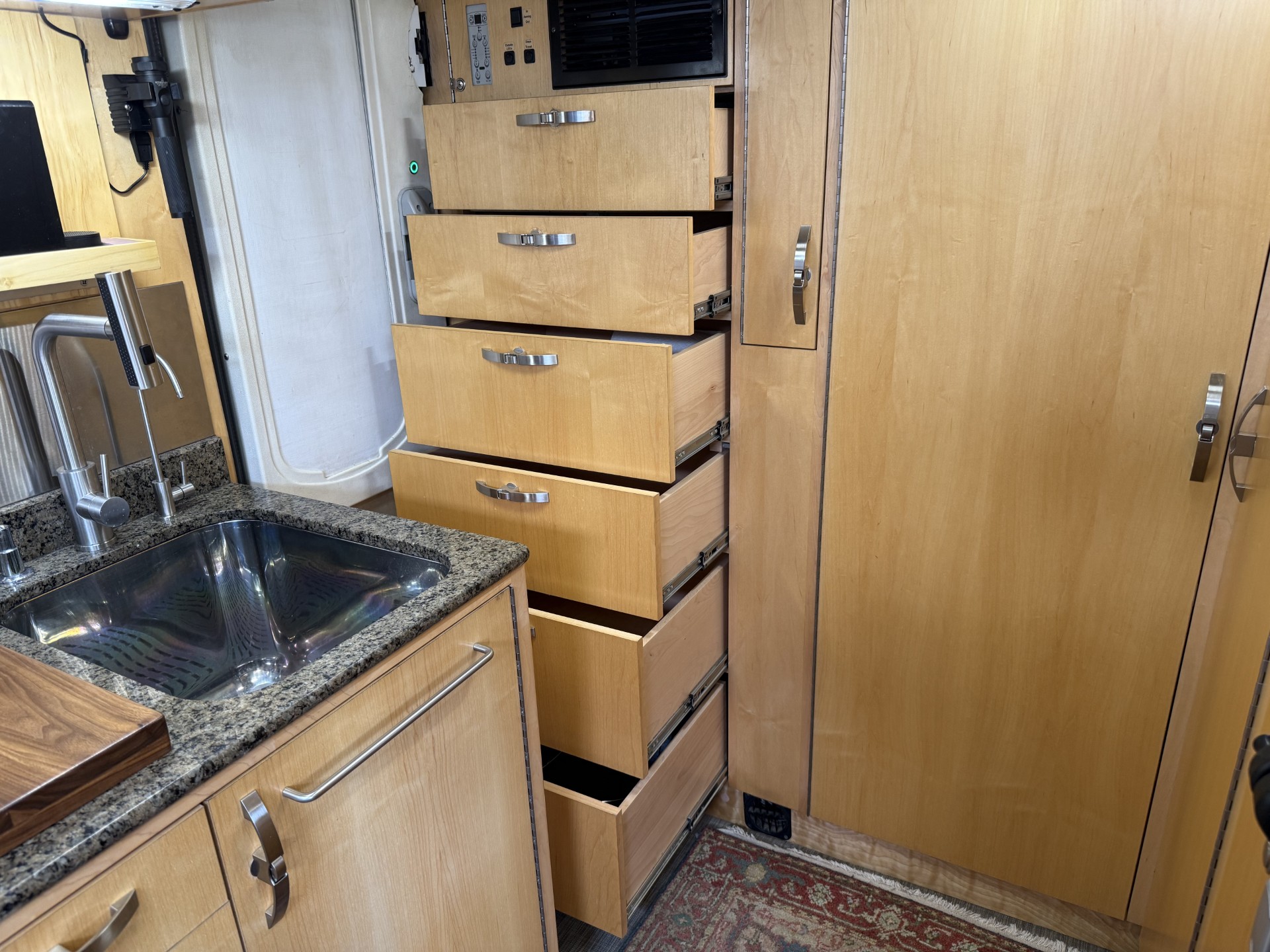 2011 EarthRoamer XV-LT 105