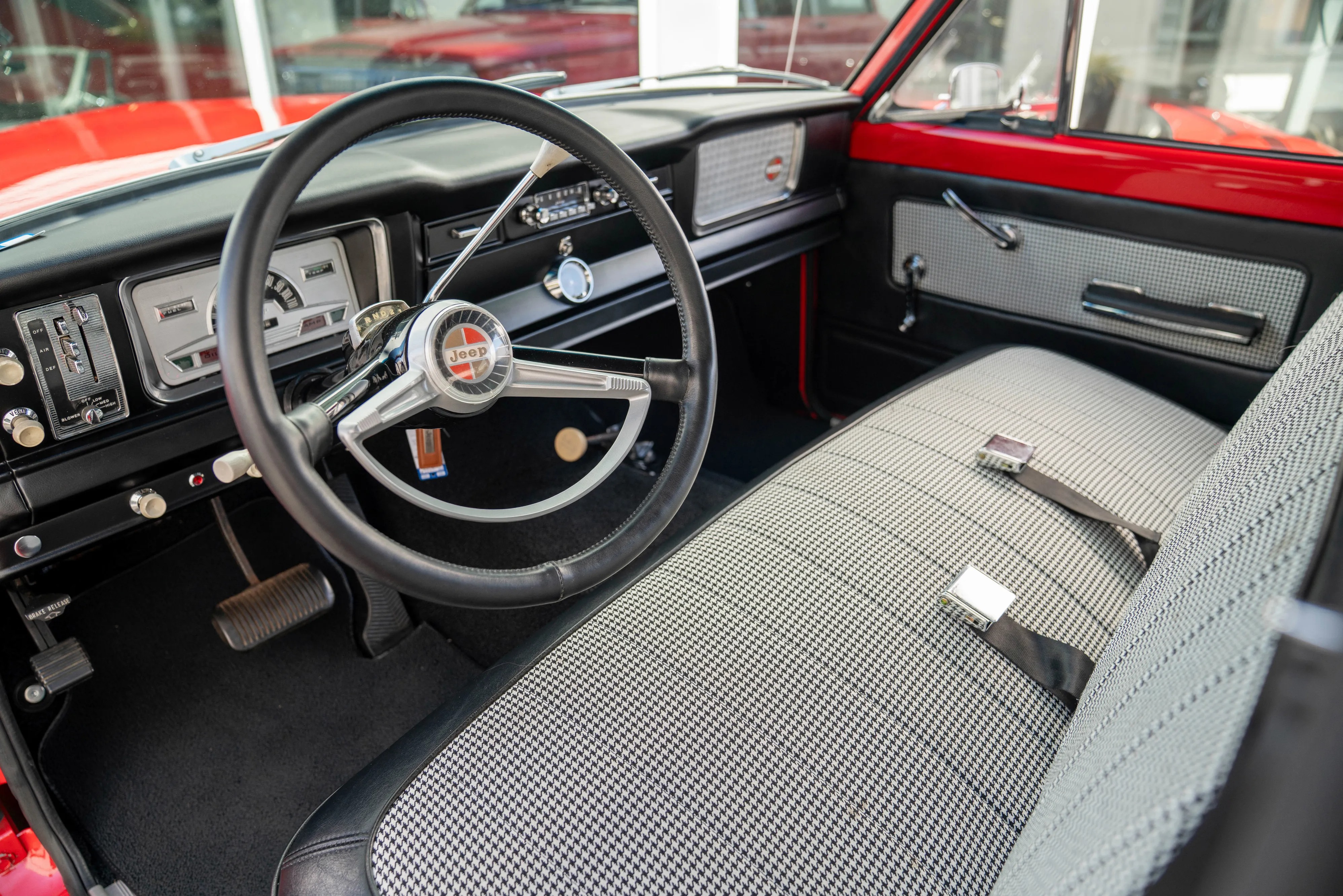 1968 Jeep Wagoneer - 2