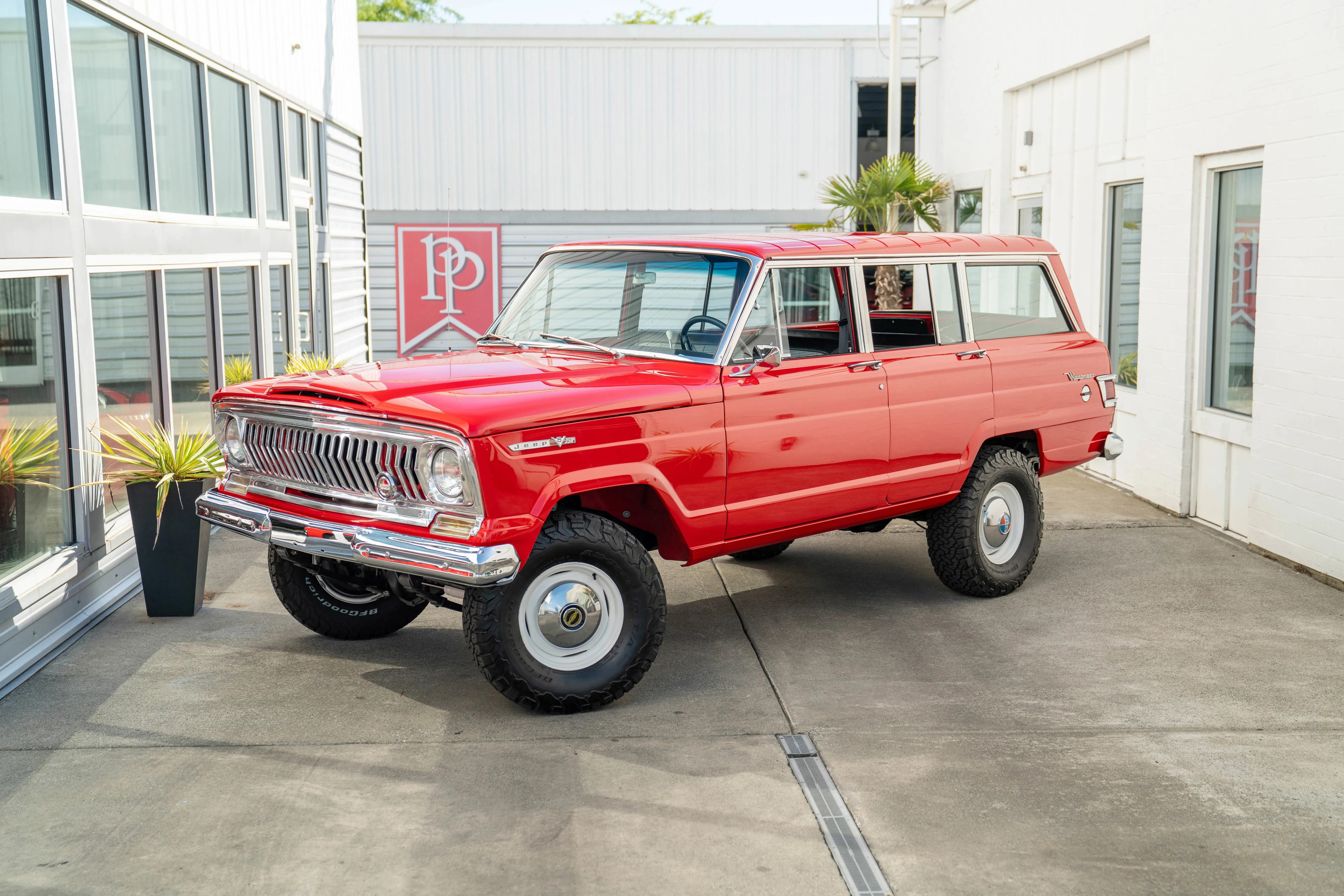 1968 Jeep Wagoneer - 5