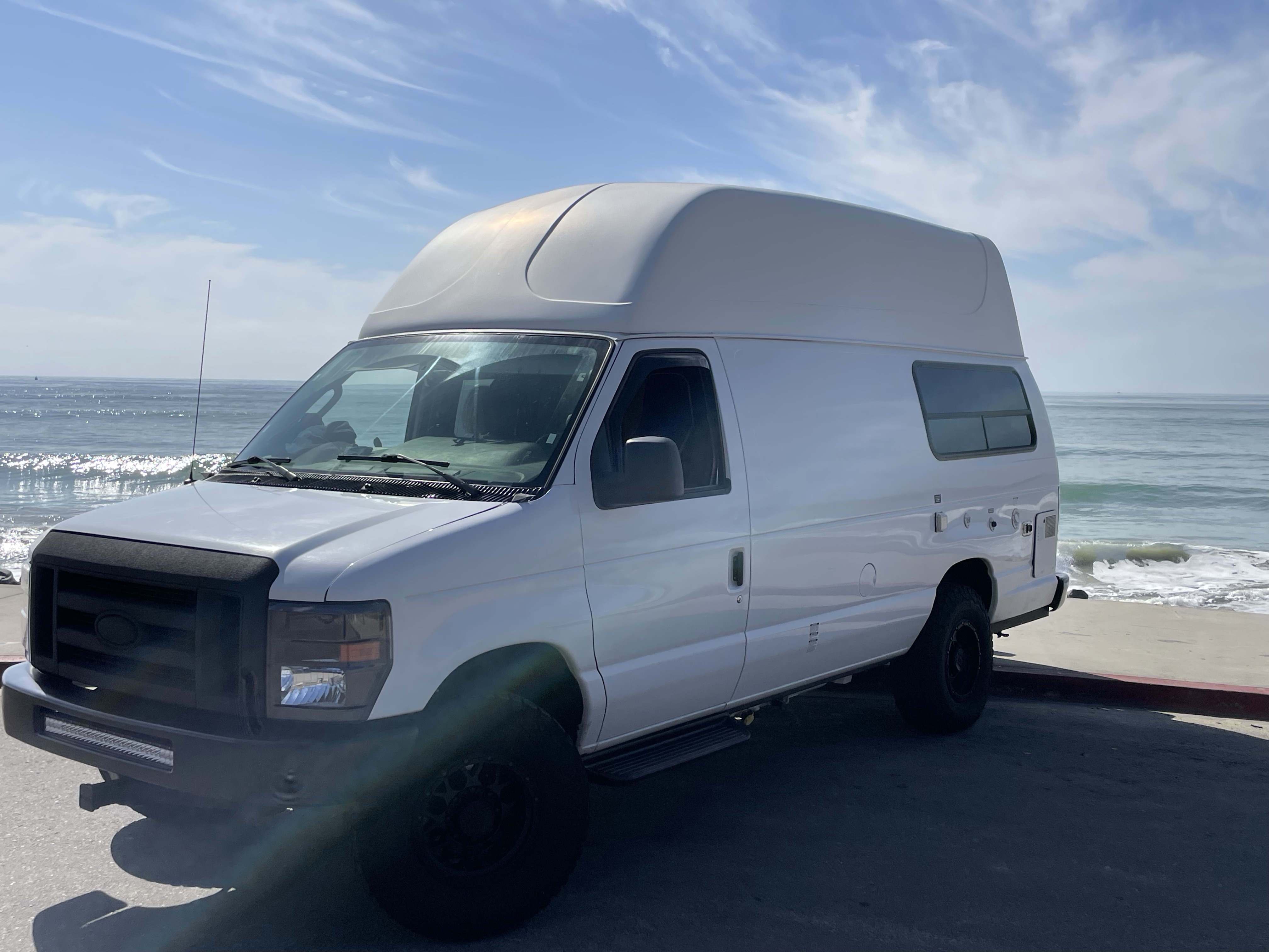 2010 Ford E-250 Majestic Leisure Craft Tourer - 4