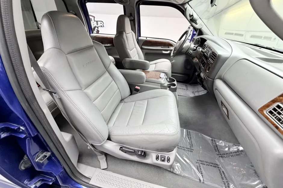 2003 Ford F-550 Fontaine Classic Traveler - 3