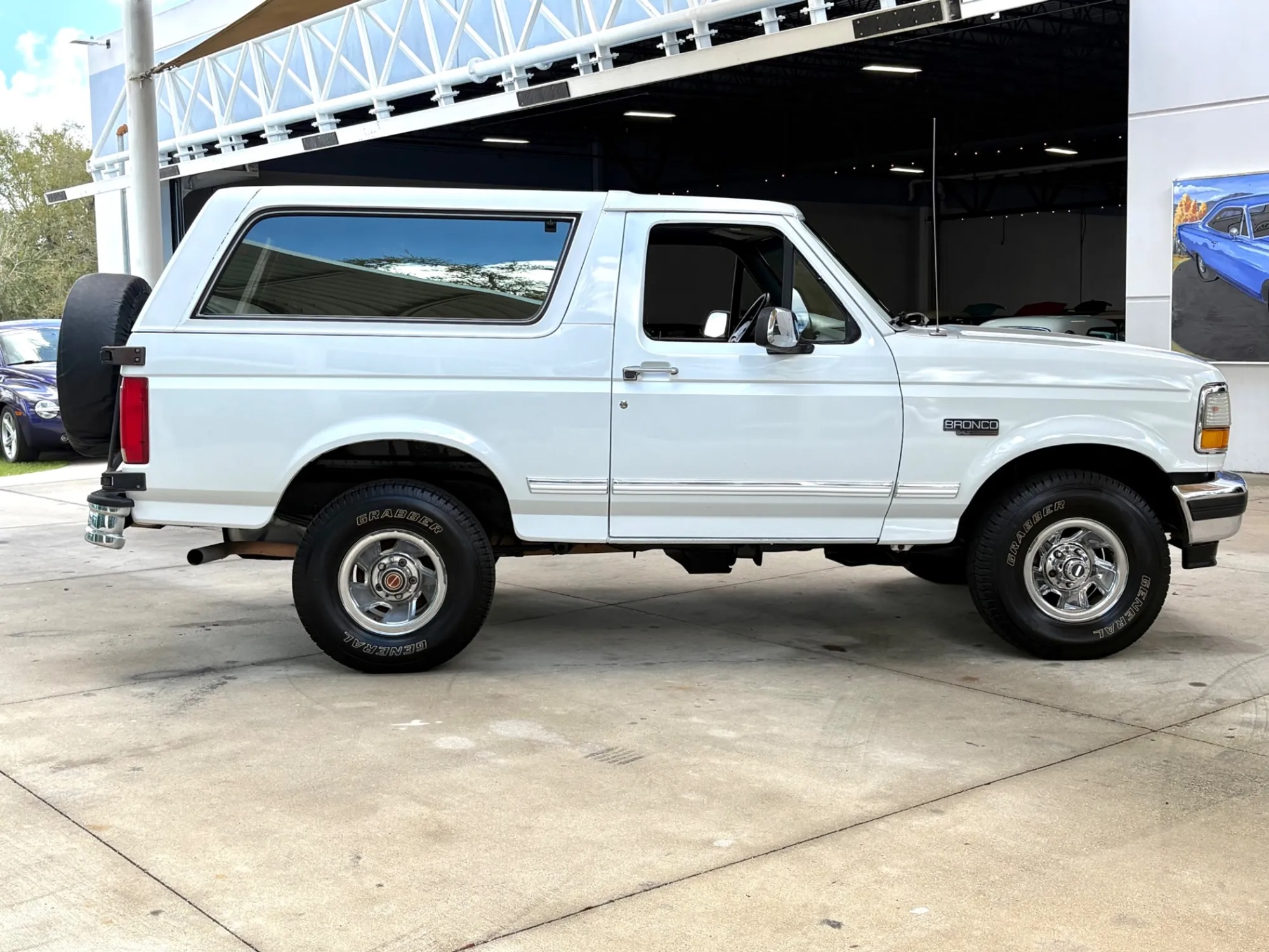 1993 Ford Bronco XLT - 5