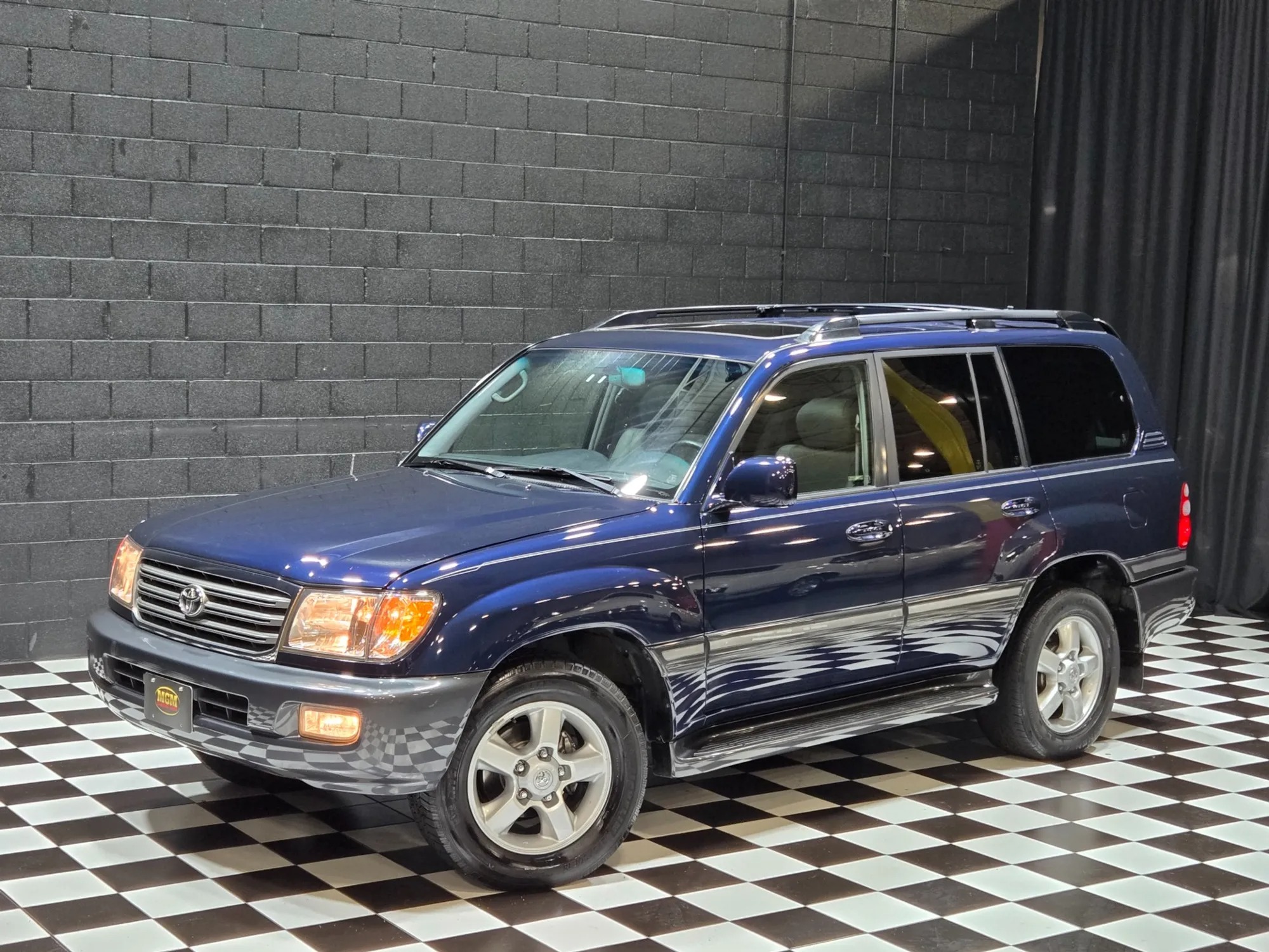 2004 Toyota Land Cruiser - 2