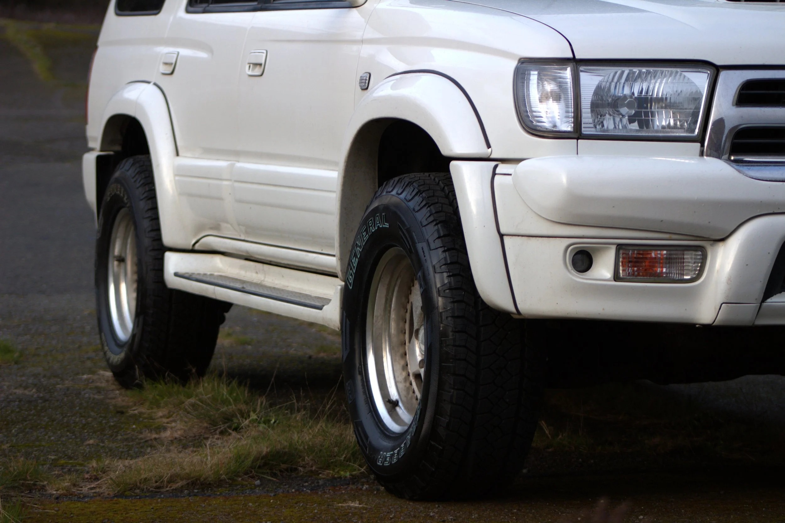 2000 Toyota Hilux Surf SSR-G - 4