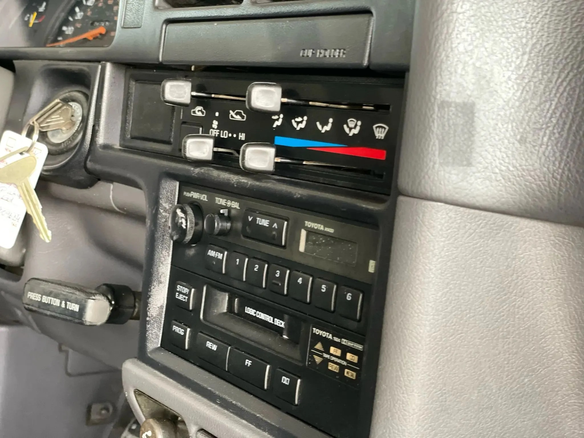 1990 Toyota Pickup Deluxe V6