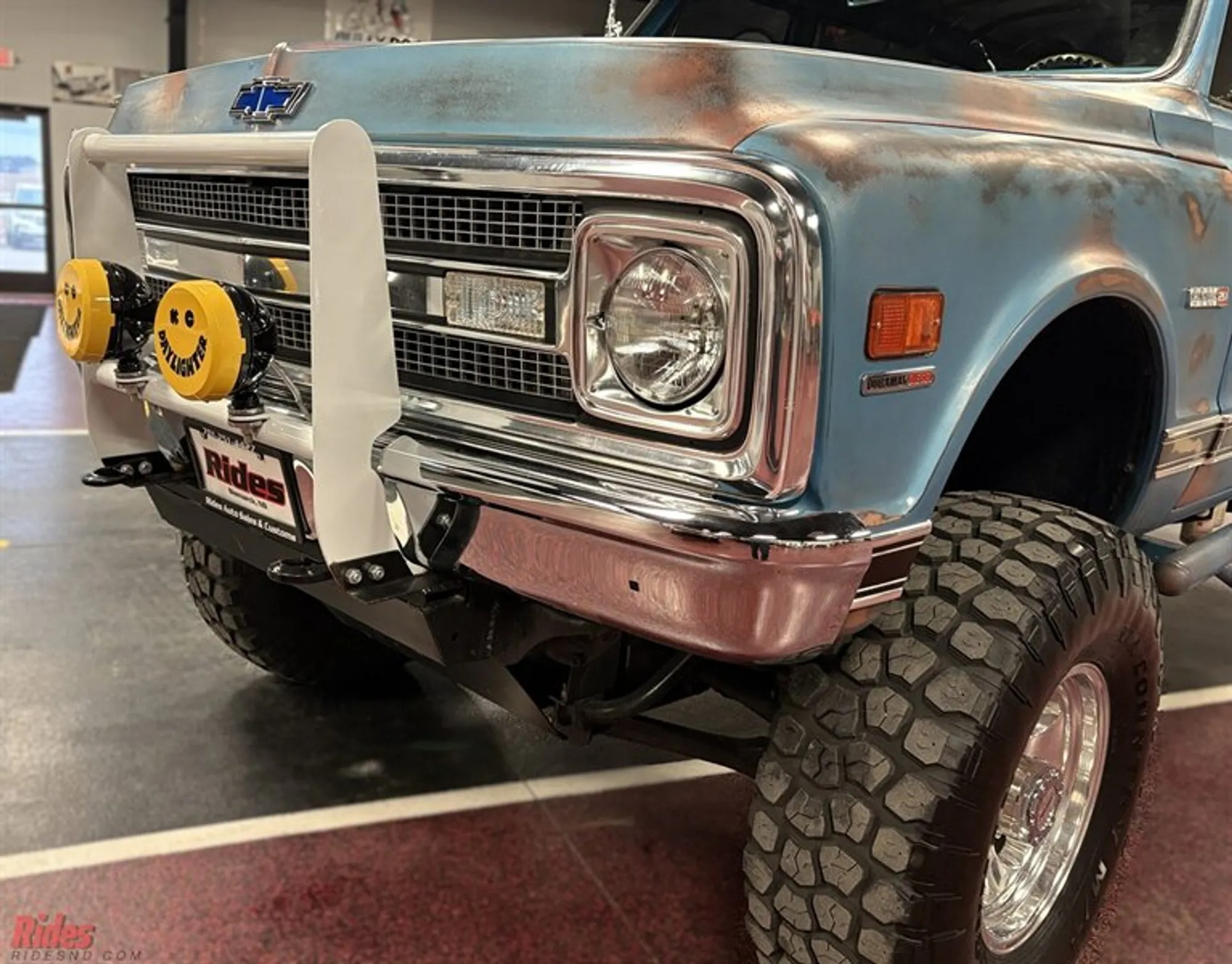 1971 Chevrolet Suburban K20 - 3