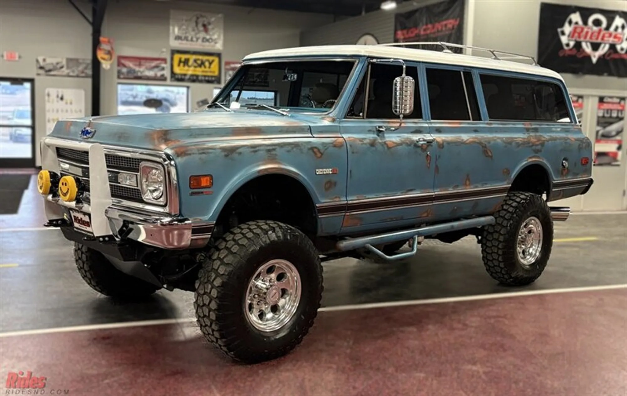 1971 Chevrolet Suburban K20 - 2