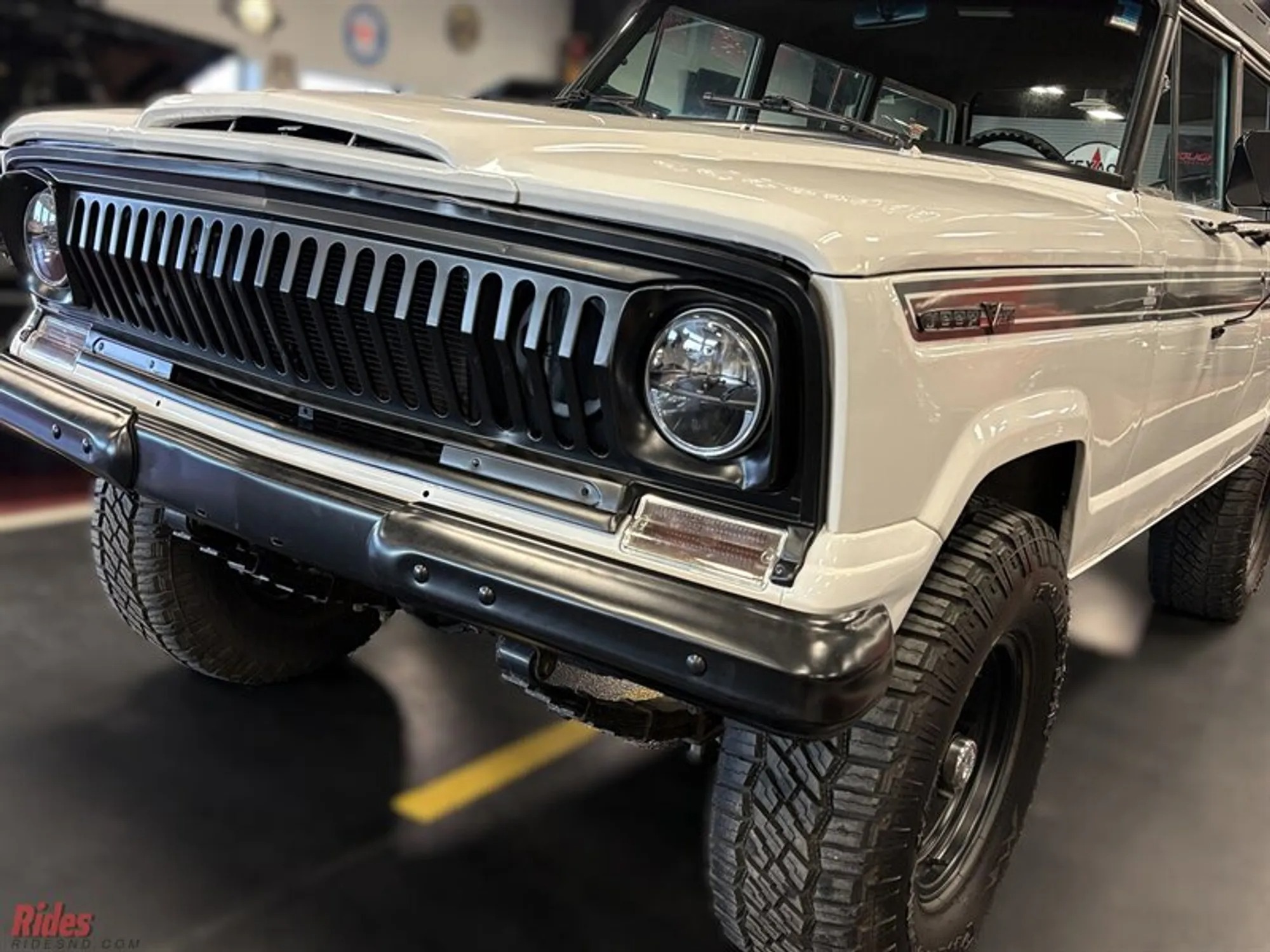 1968 Jeep Wagoneer - 2