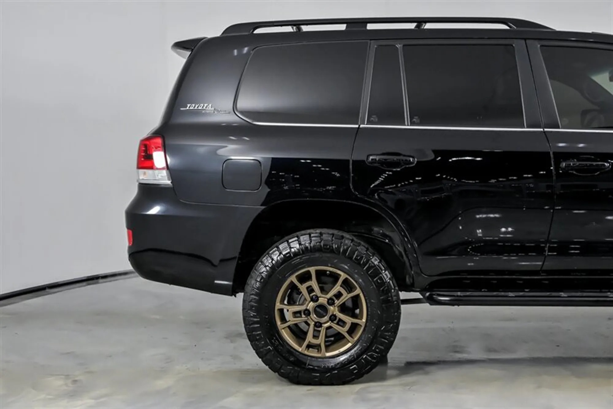 2020 Toyota Land Cruiser Heritage Edition