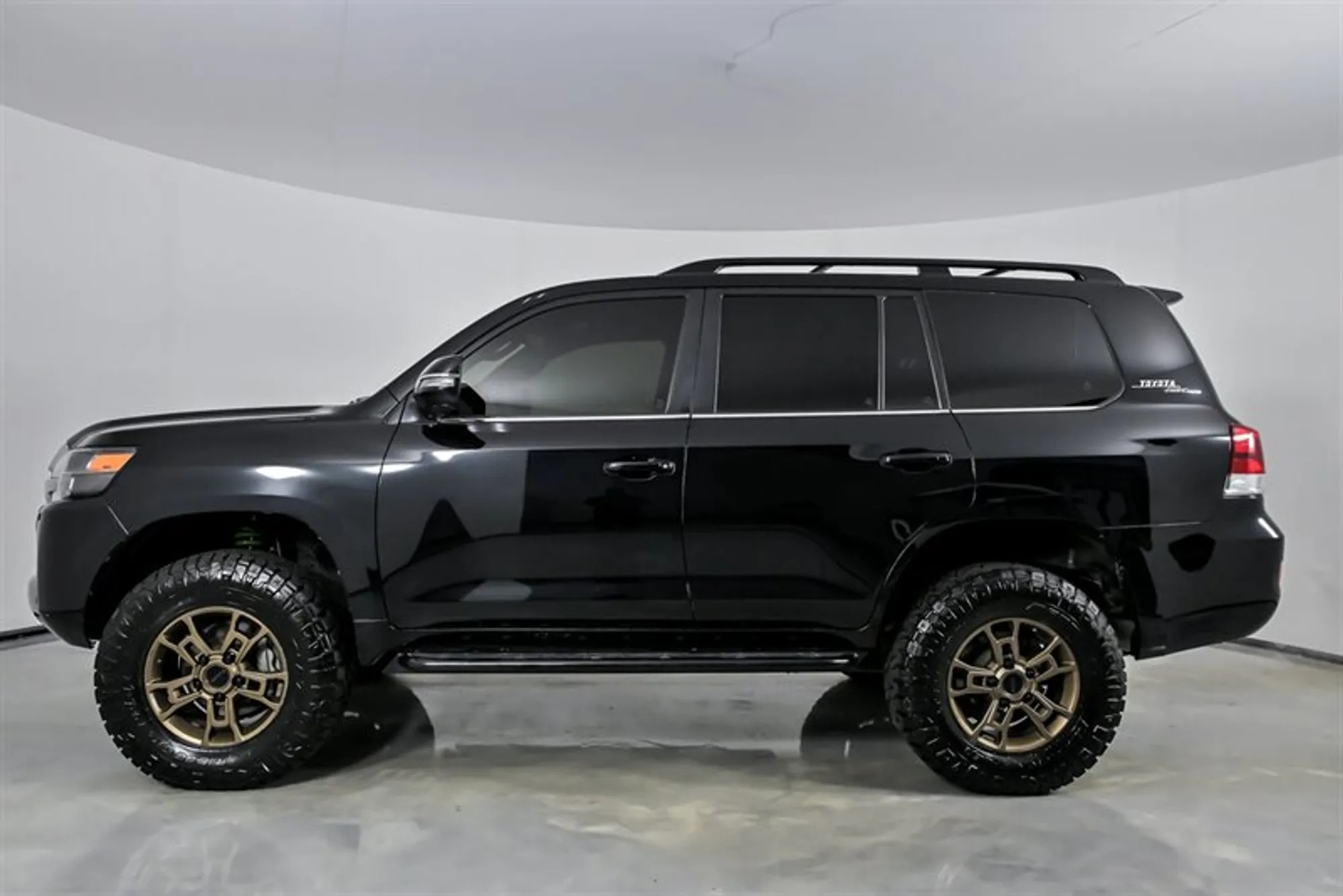 2020 Toyota Land Cruiser Heritage Edition