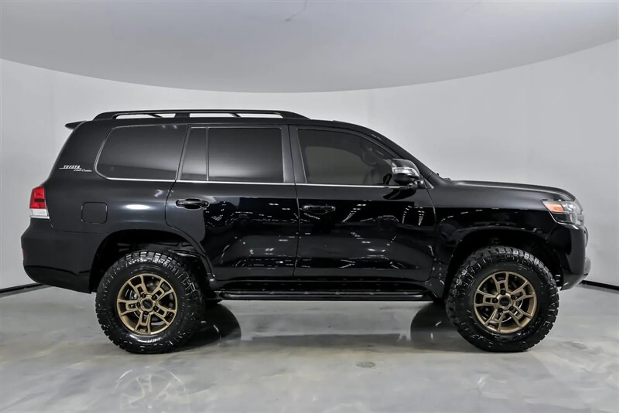 2020 Toyota Land Cruiser Heritage Edition
