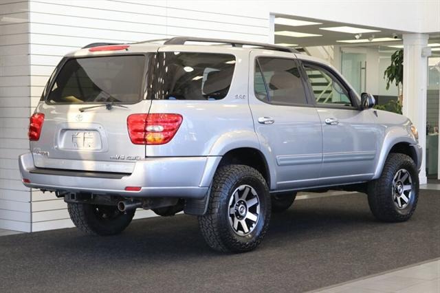 2004 Toyota Sequoia SR5