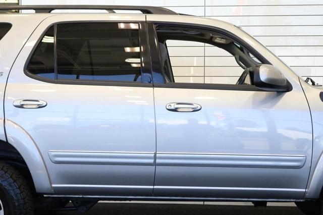 2004 Toyota Sequoia SR5