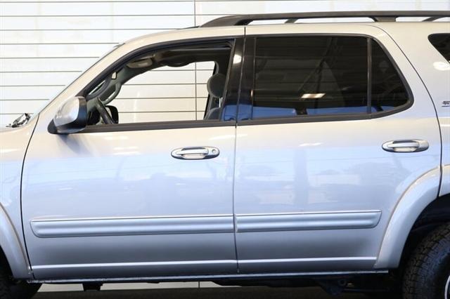 2004 Toyota Sequoia SR5