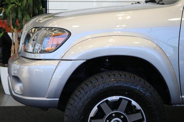 2004 Toyota Sequoia SR5