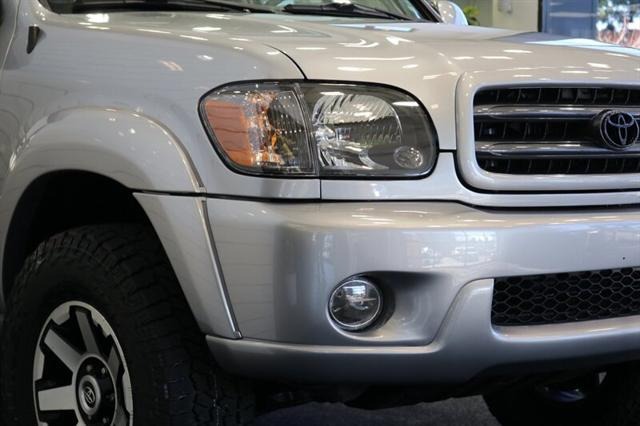 2004 Toyota Sequoia SR5
