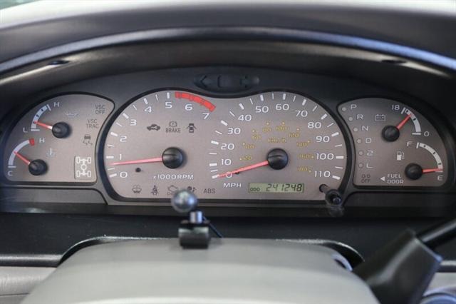 2004 Toyota Sequoia SR5