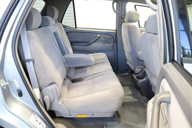 2004 Toyota Sequoia SR5