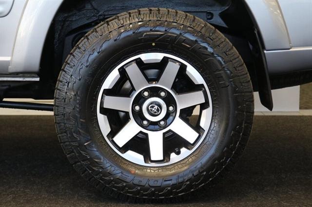 2004 Toyota Sequoia SR5