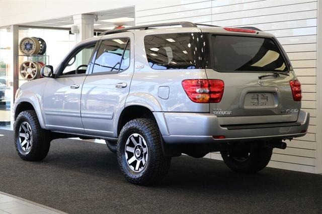 2004 Toyota Sequoia SR5