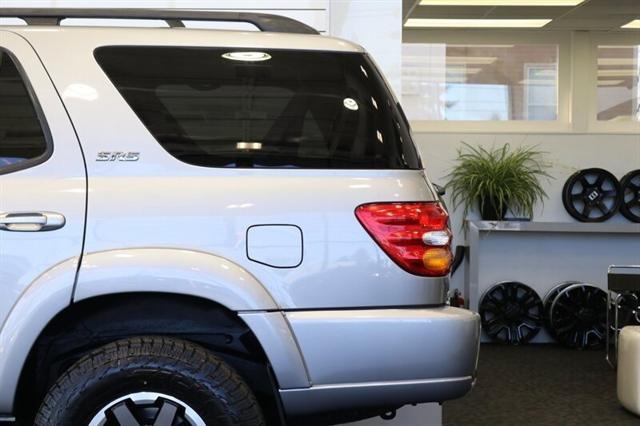 2004 Toyota Sequoia SR5