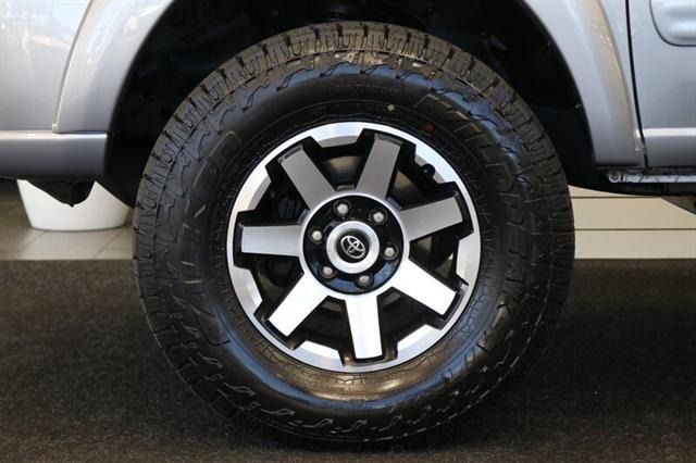 2004 Toyota Sequoia SR5