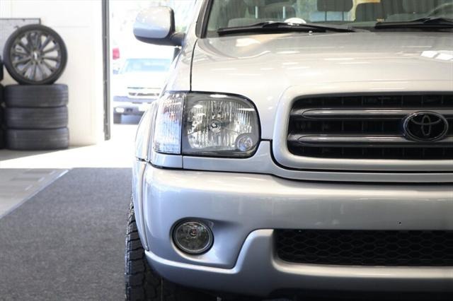 2004 Toyota Sequoia SR5