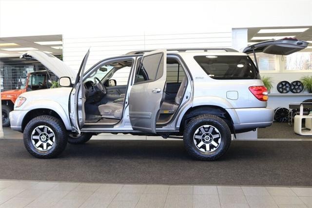 2004 Toyota Sequoia SR5