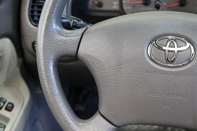 2004 Toyota Sequoia SR5