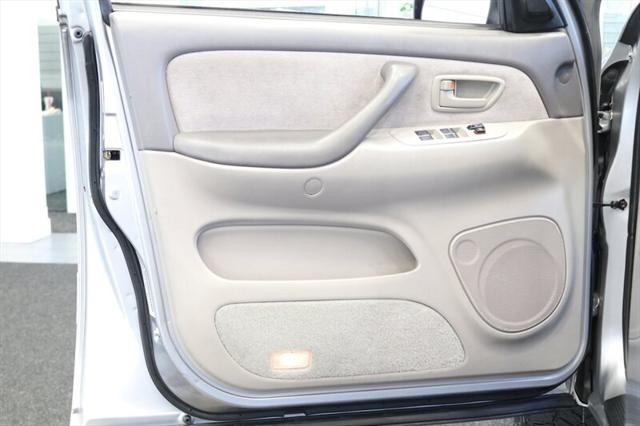 2004 Toyota Sequoia SR5