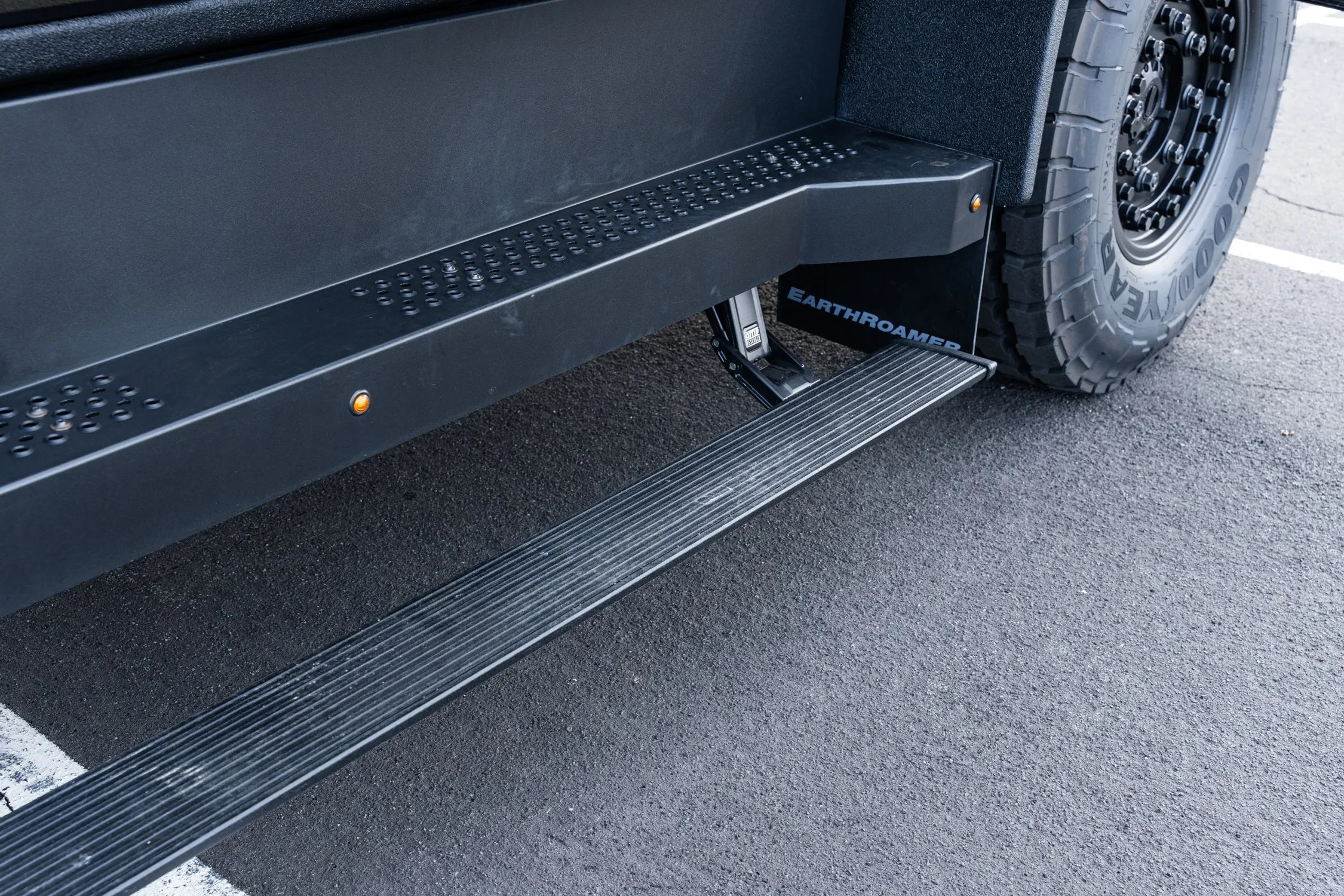 2024 EarthRoamer SX 020