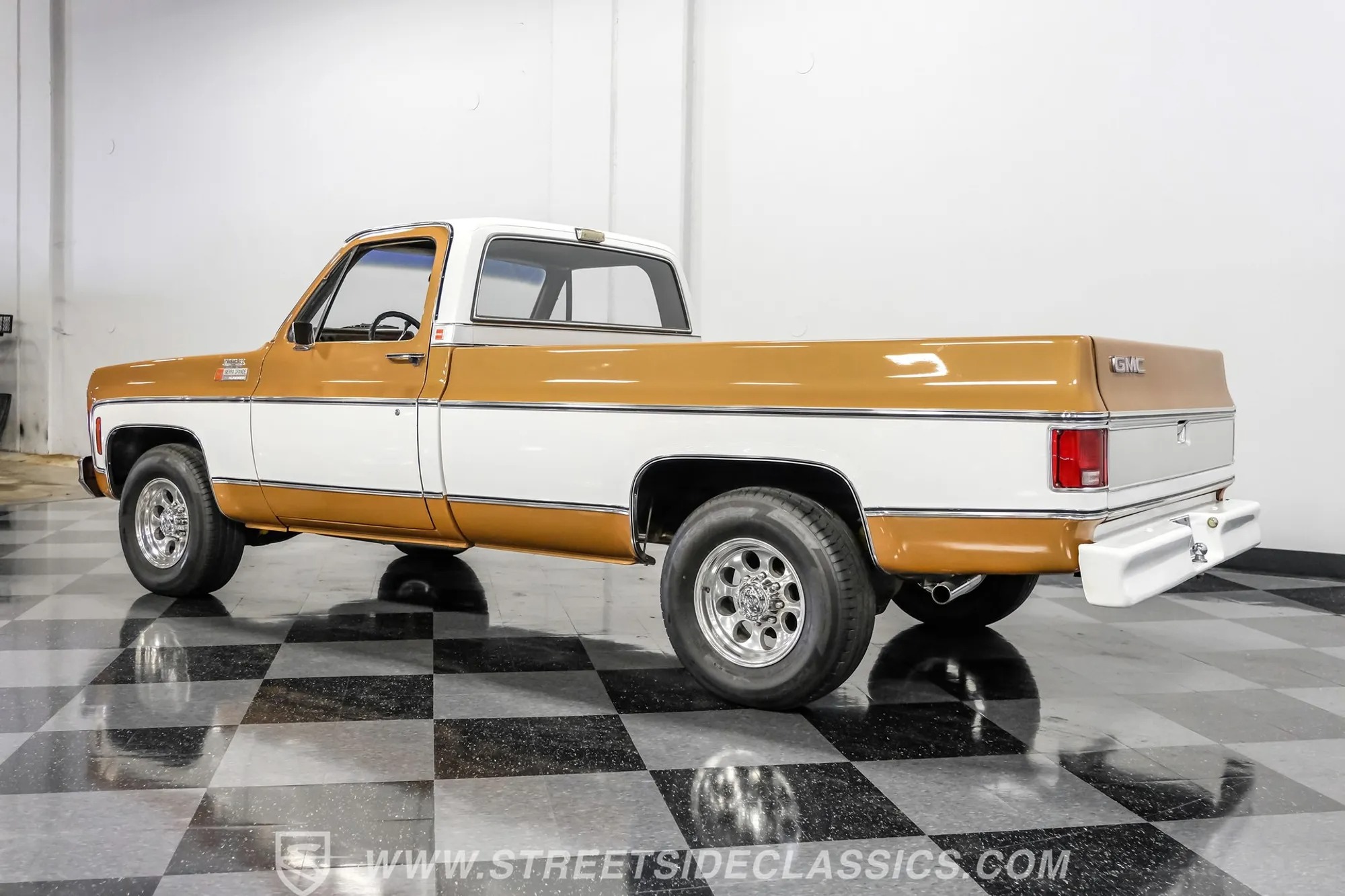 1974 GMC C2500 Sierra Grande - 4