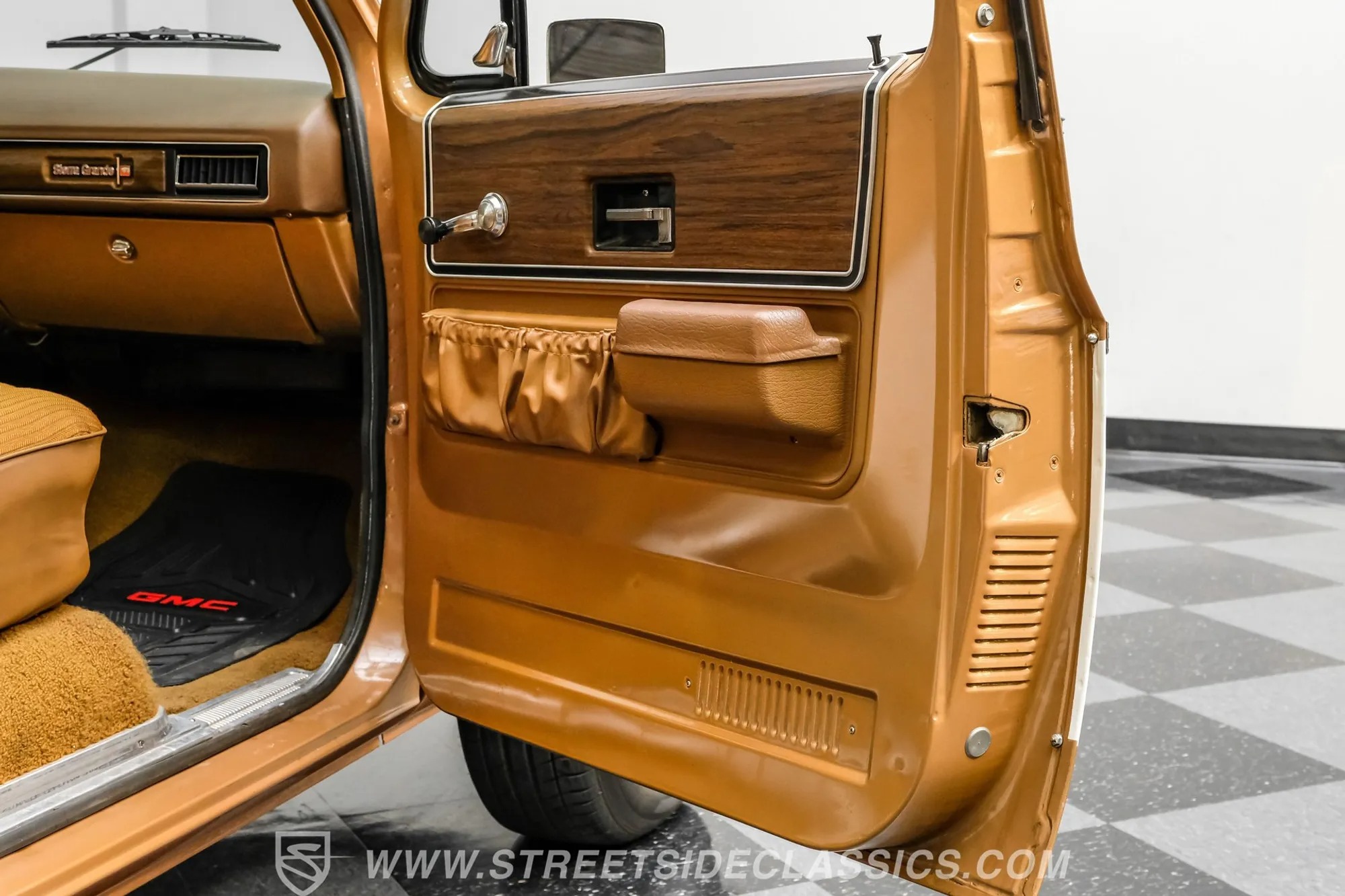 1974 GMC C2500 Sierra Grande