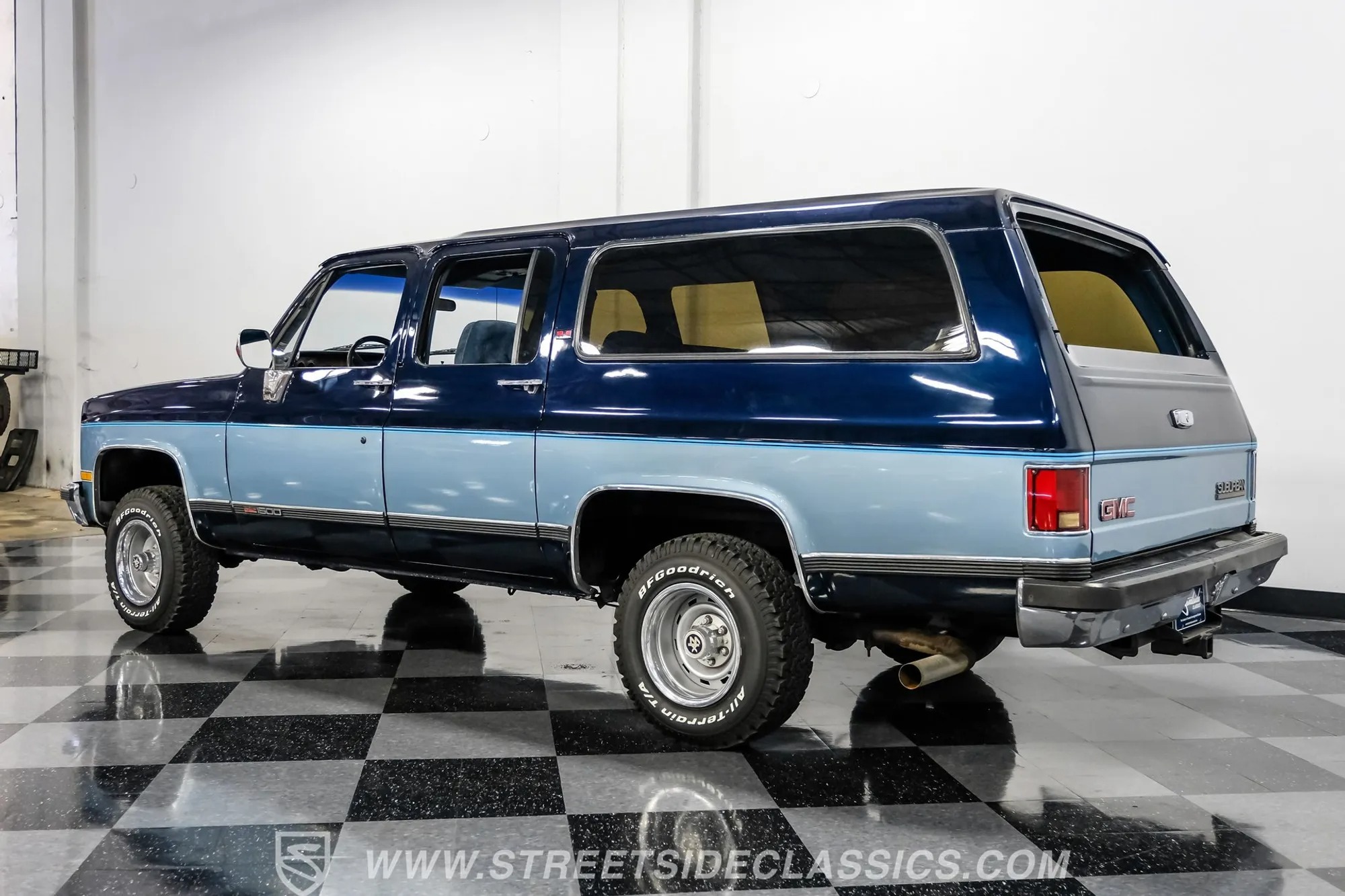 1990 GMC Suburban SLE - 3