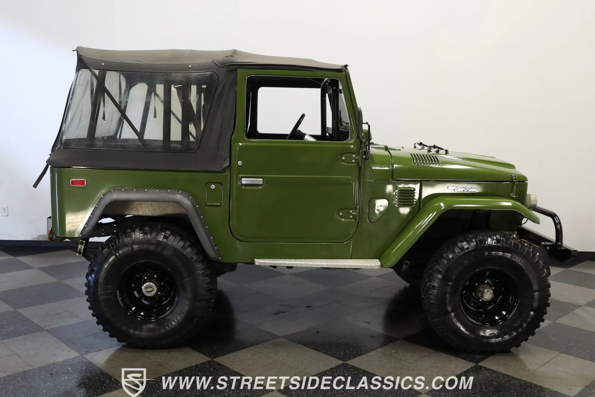 1975 Toyota Land Cruiser FJ40 Restomod