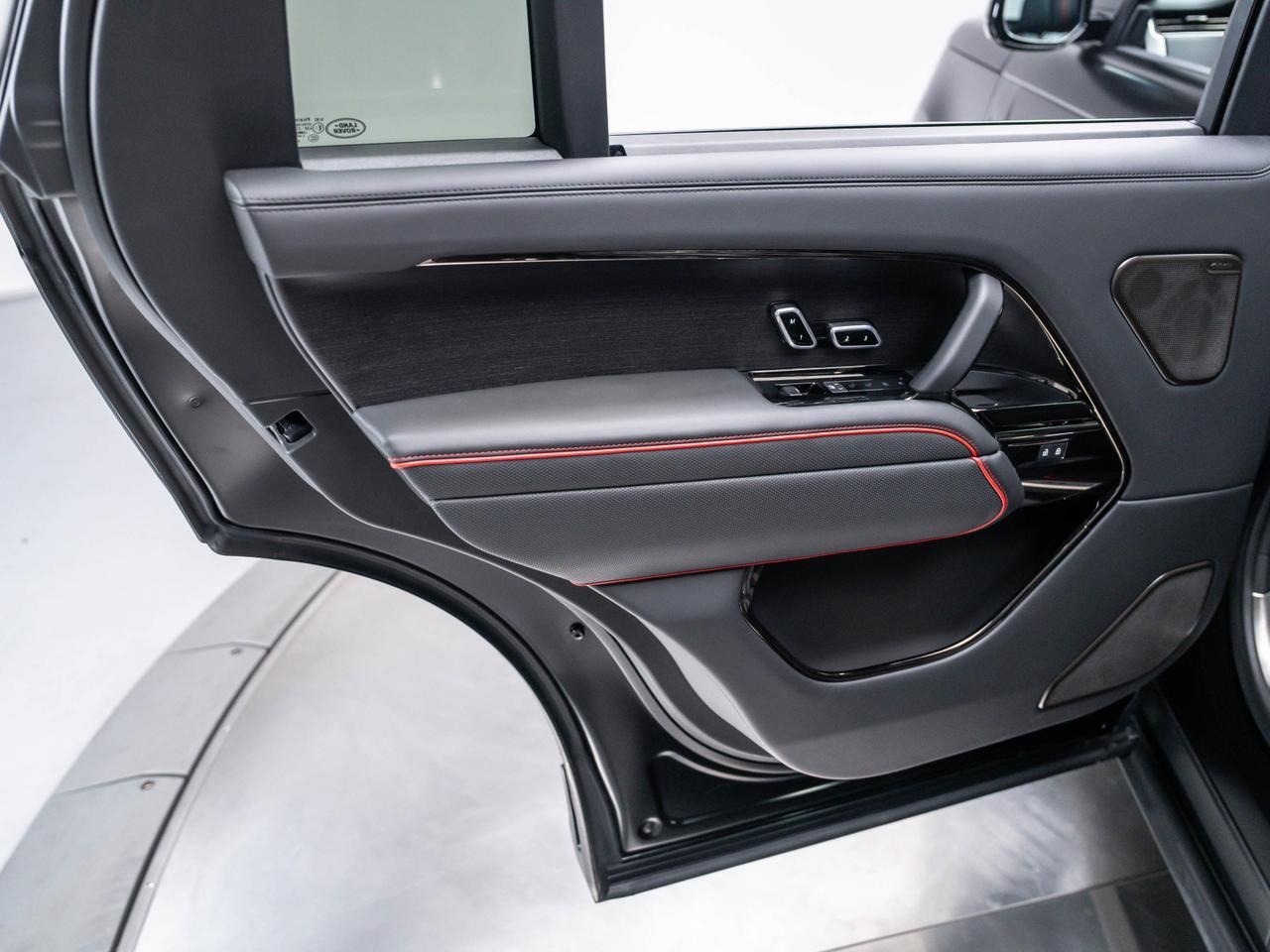 2025 Land Rover Range Rover SV Overfinch