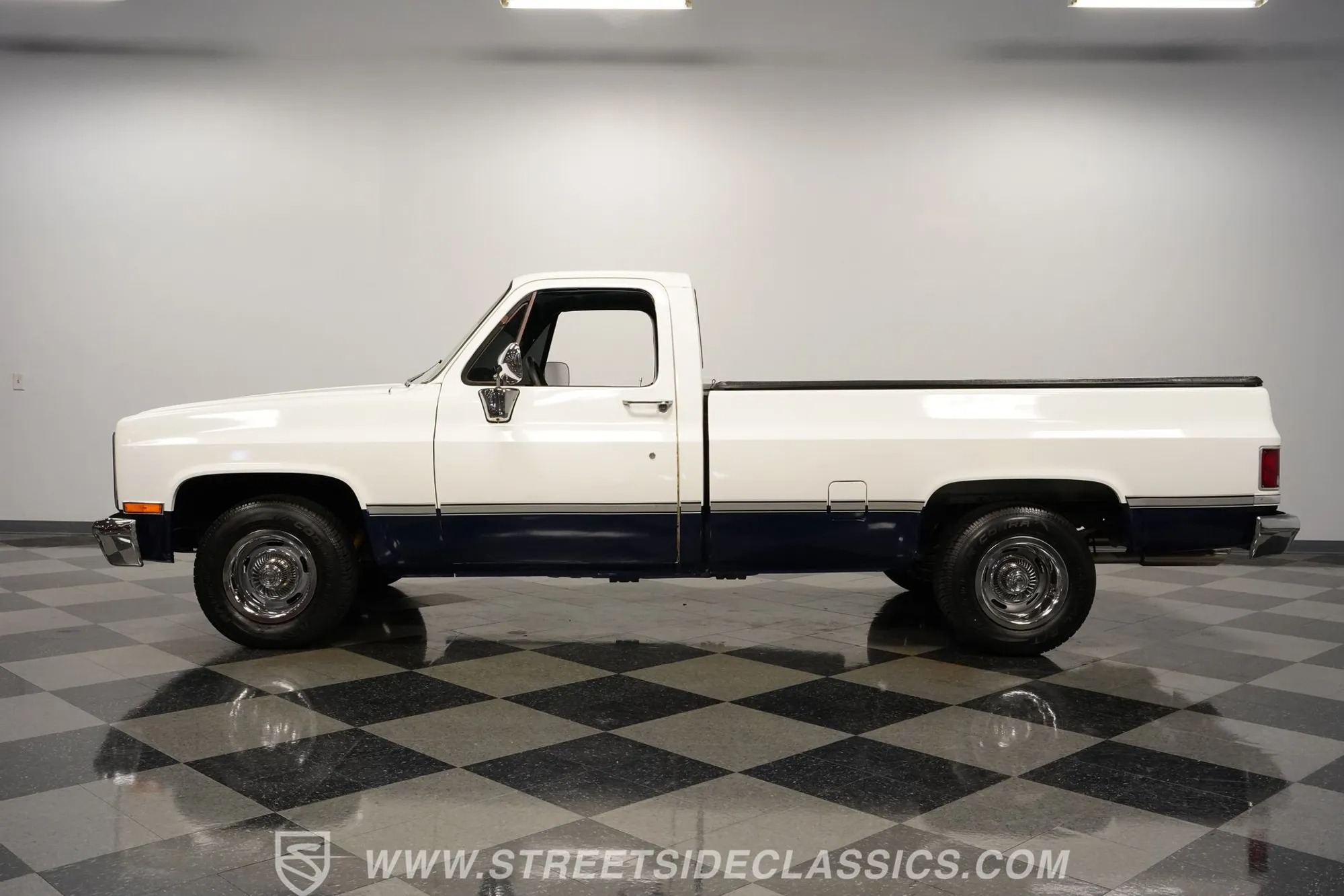 1984 Chevrolet C10 Restomod - 4