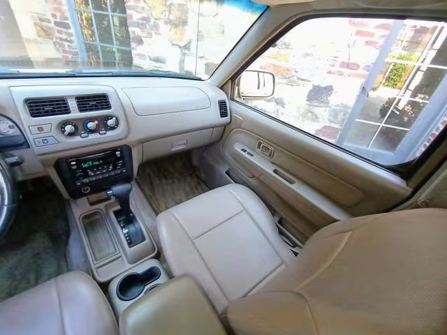 2001 Nissan Frontier SE