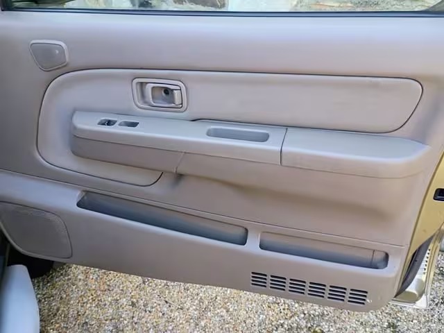 2001 Nissan Frontier SE