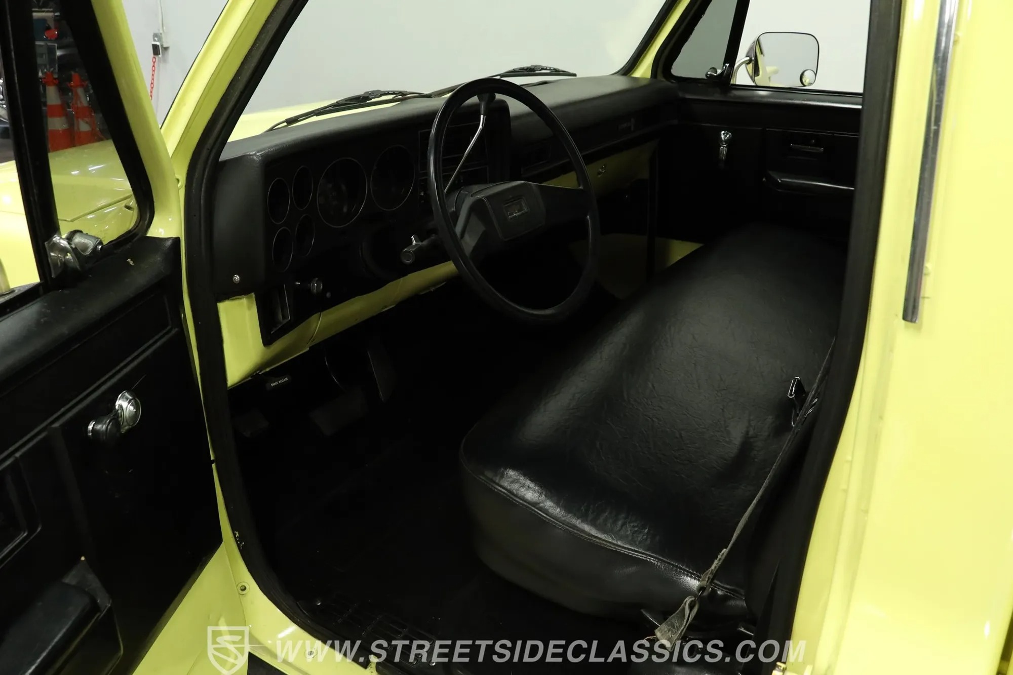 1987 Chevrolet C10 Custom Deluxe Stepside