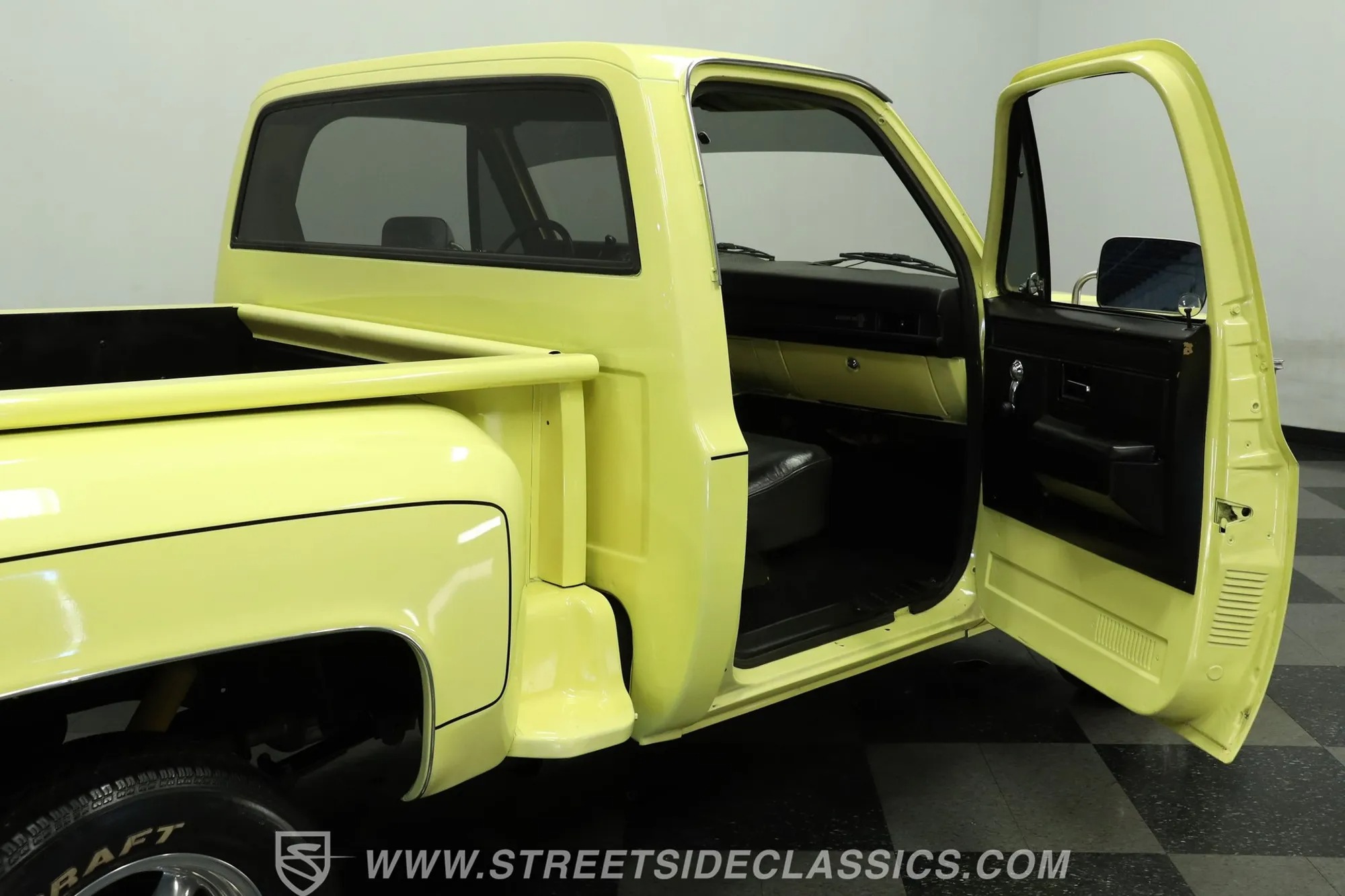 1987 Chevrolet C10 Custom Deluxe Stepside