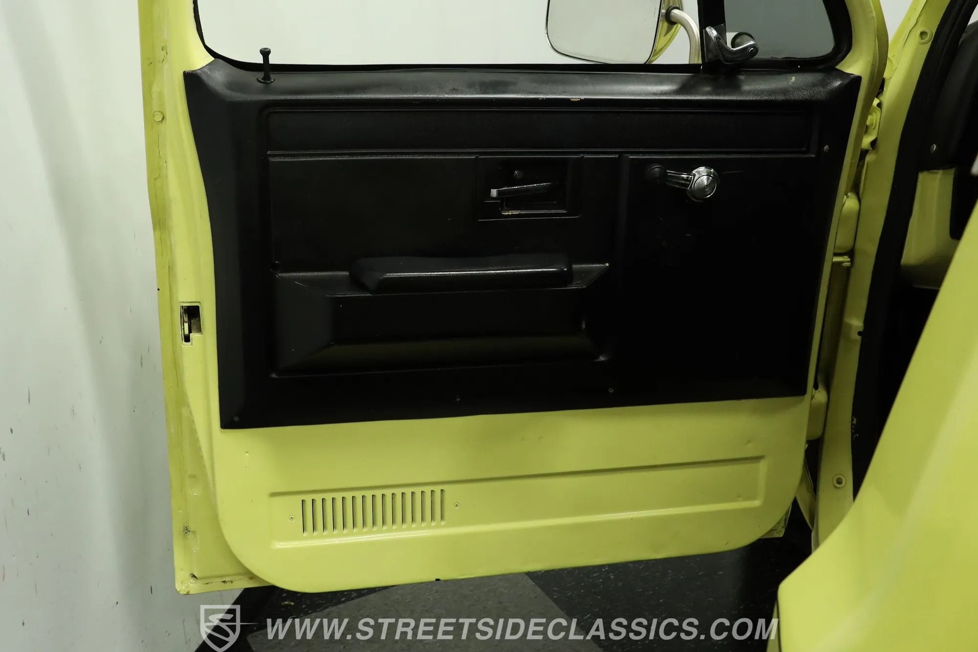 1987 Chevrolet C10 Custom Deluxe Stepside