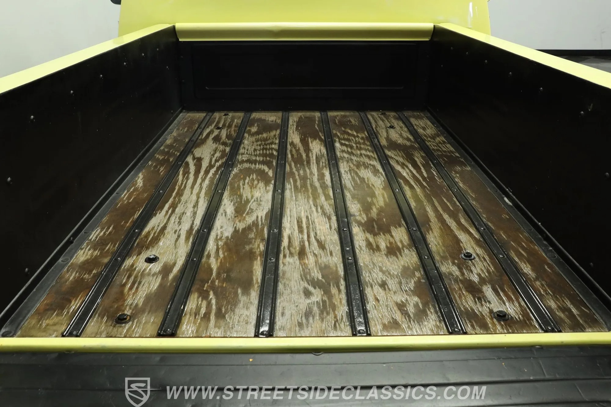 1987 Chevrolet C10 Custom Deluxe Stepside