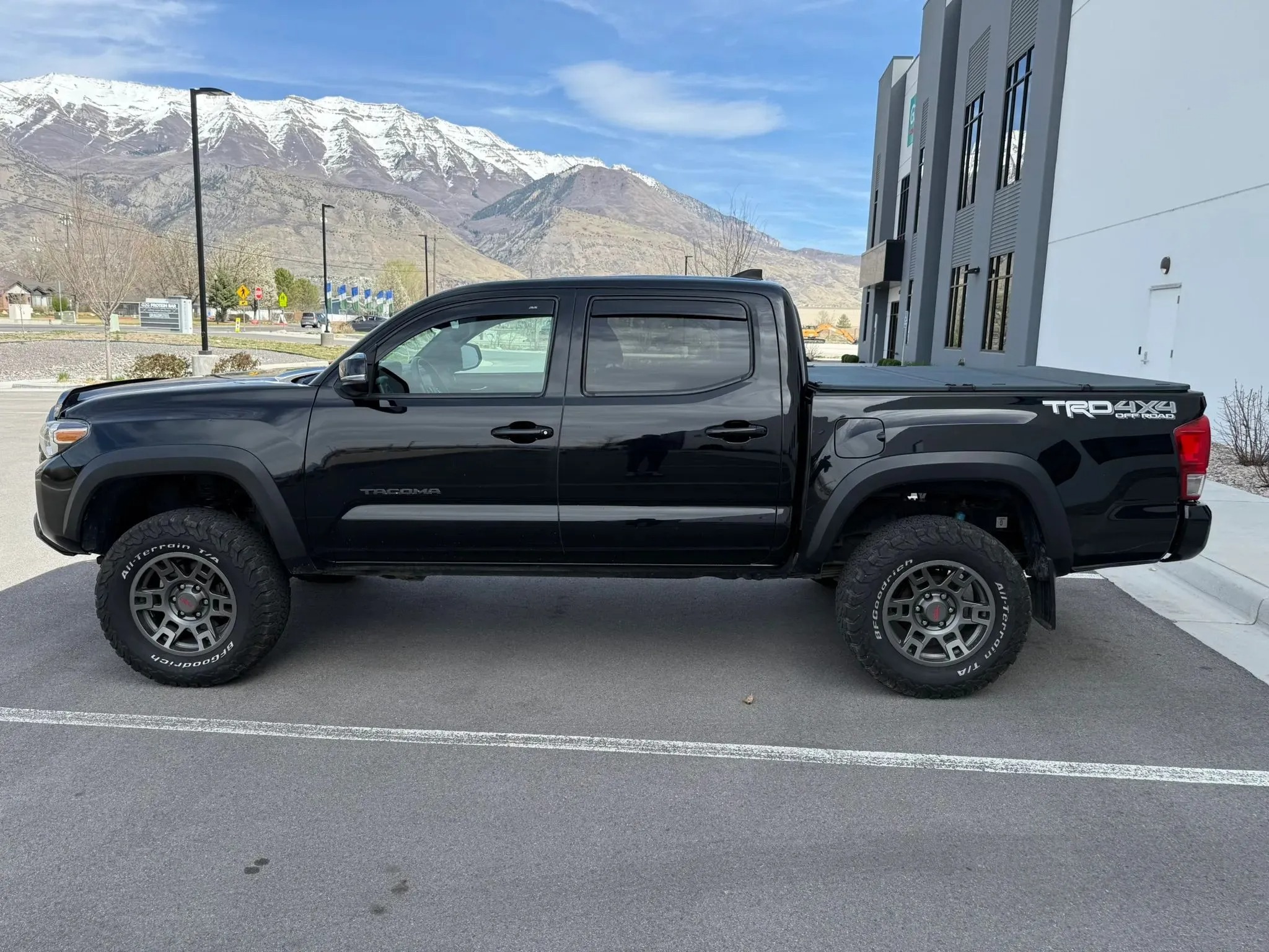 2017 Toyota Tacoma TRD Off-Road - 4