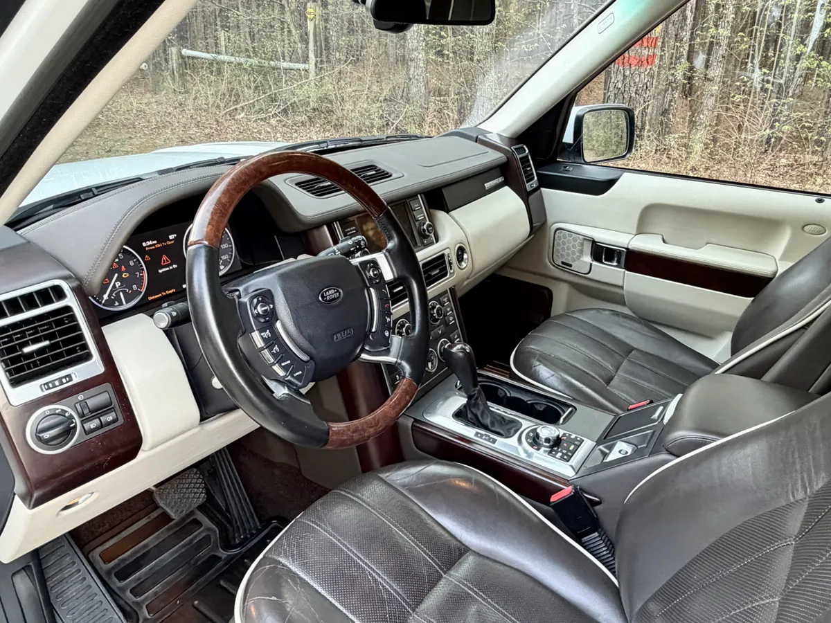 2011 Range Rover HSE Luxury