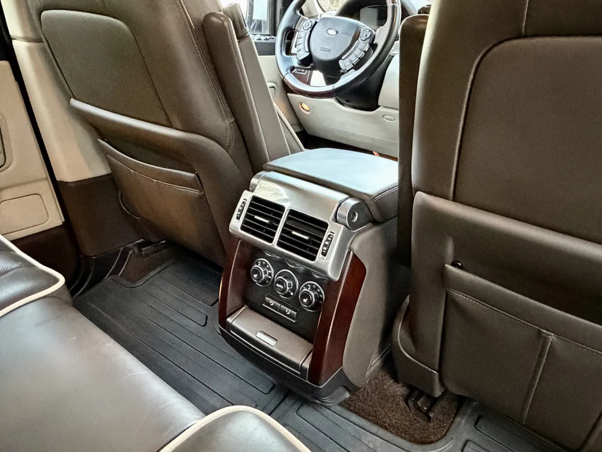 2011 Range Rover HSE Luxury