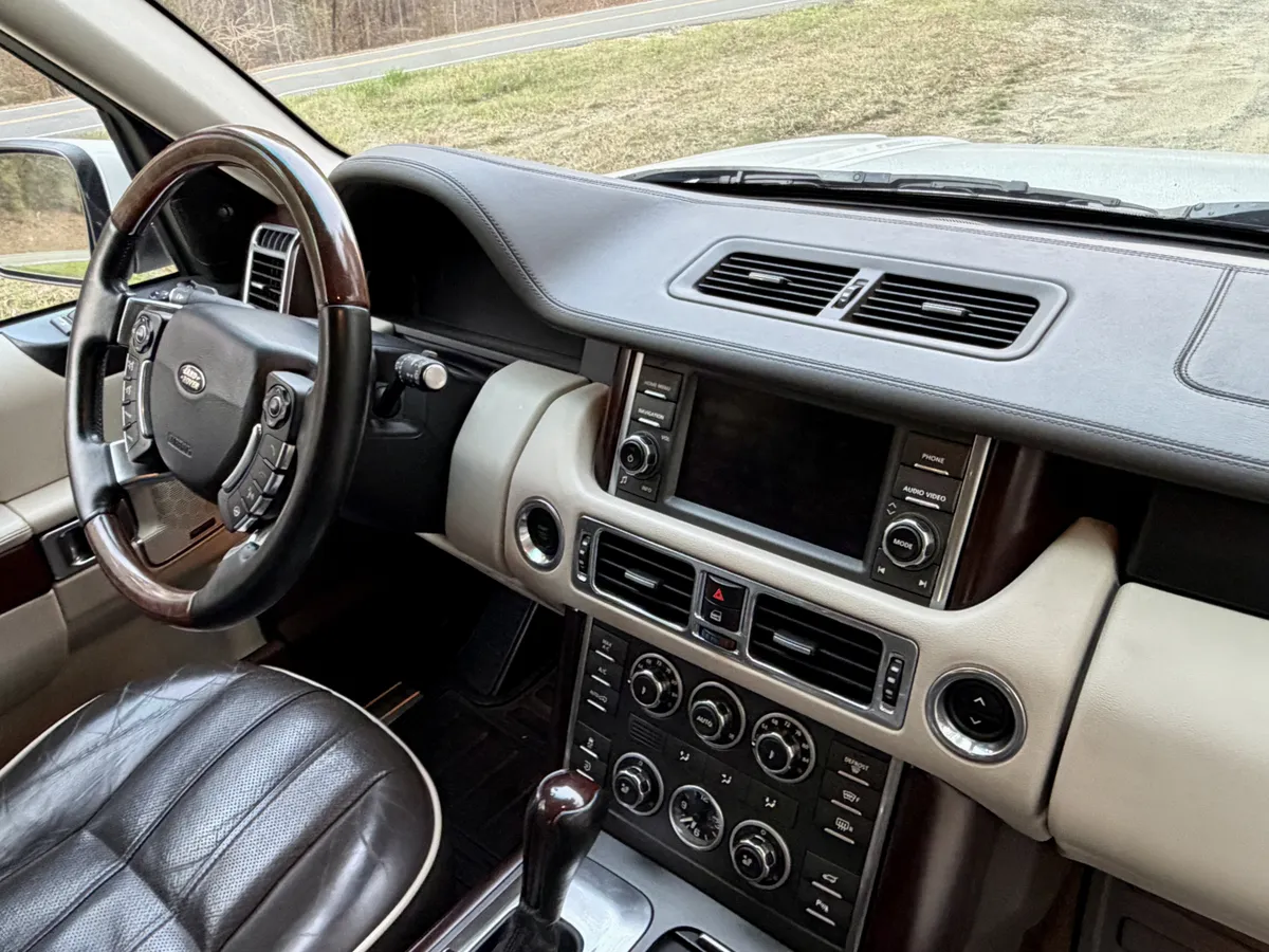 2011 Range Rover HSE Luxury