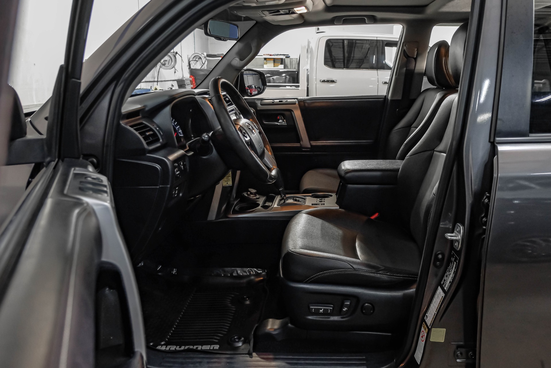 2018 Toyota 4Runner SR5 Premium - 3