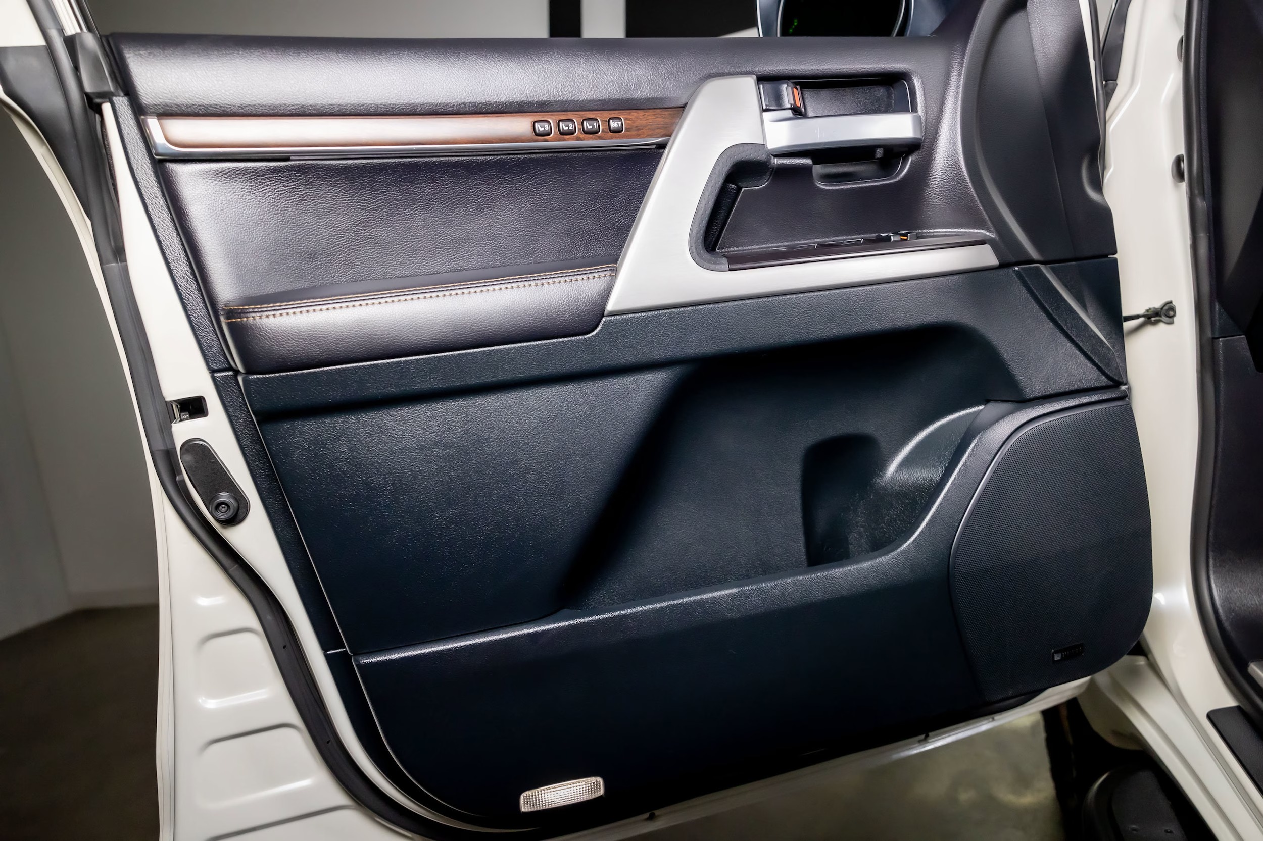 2020 Toyota Land Cruiser Heritage Edition