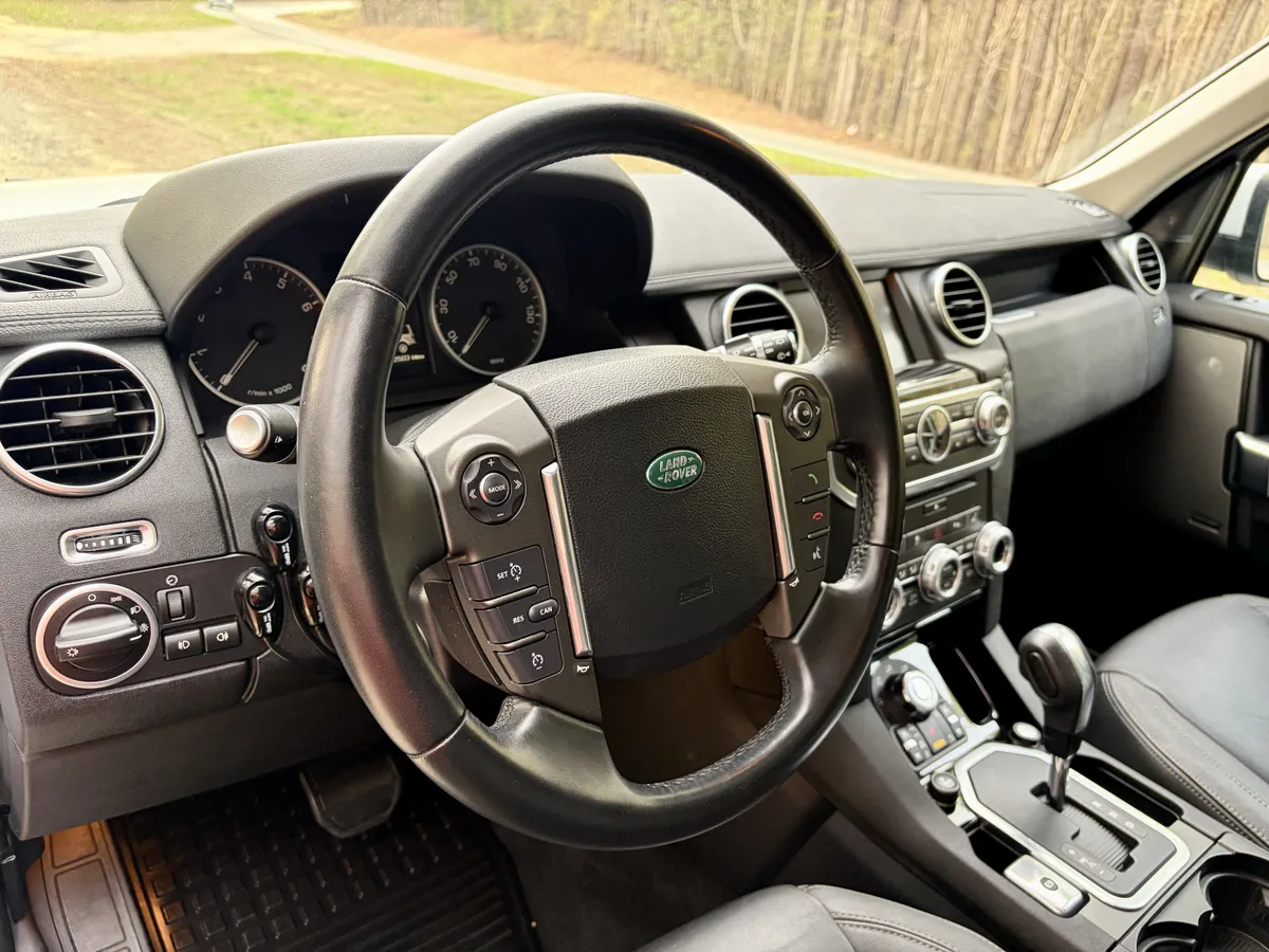 22k-Mile 2012 Land Rover LR4